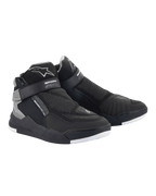 Alpinestars Speedflight Street Shoes, Noir et Gun Metal, chaussures de moto urbaines dotées d'une tige en maille avec renforts en TPU, fermeture à glissière latérale et sangle de cheville à boucles et crochets, design contemporain inspiré des baskets