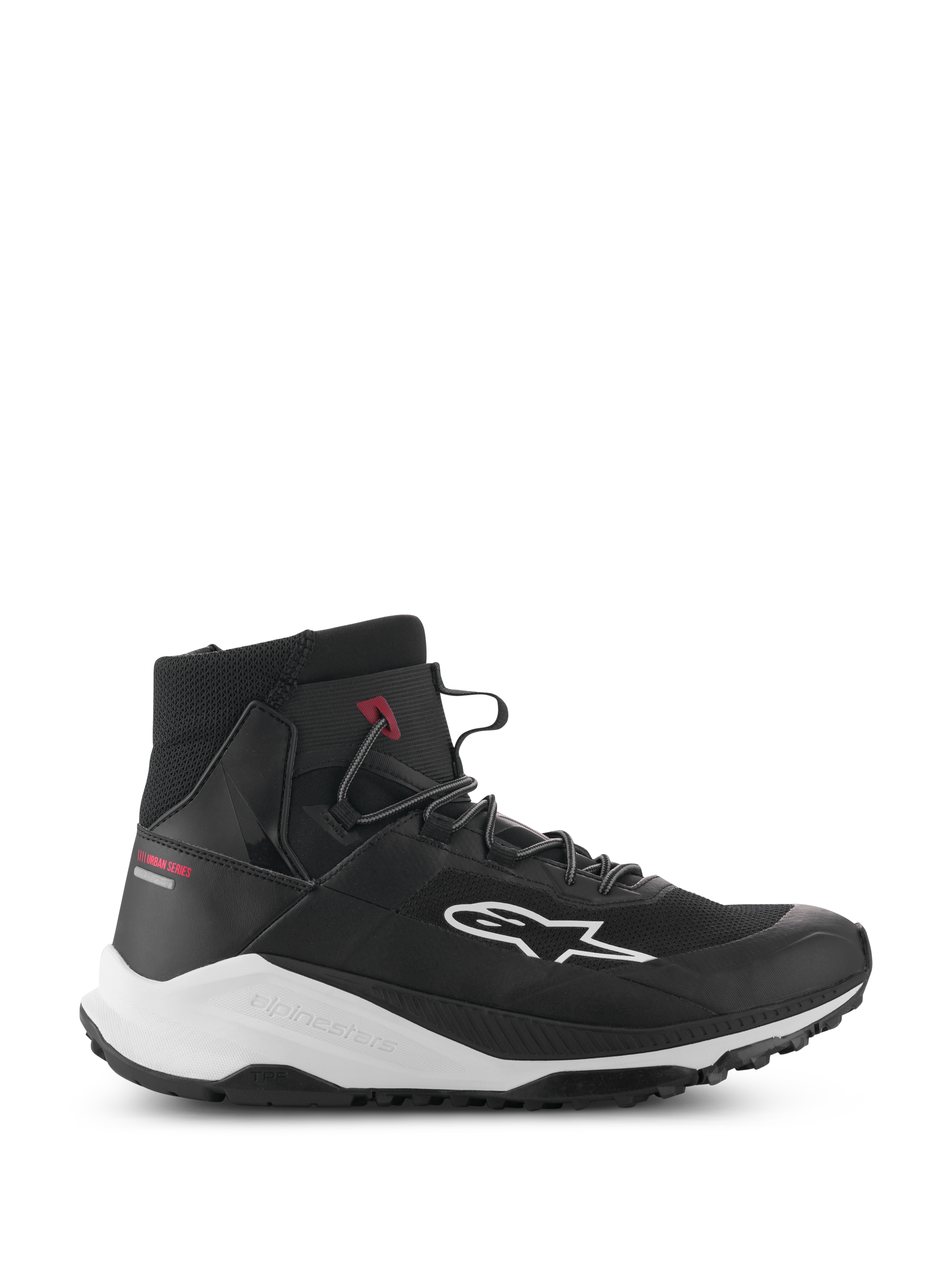 Chaussures Alpinestars Speedforce XR, baskets de moto montantes noires et blanches, équipement de conduite urbaine, profil latéral avec tige en textile mesh, logo latéral blanc, semelle intermédiaire épaisse blanche avec marquage Alpinestars et inscription Urban Series rouge sur le talon