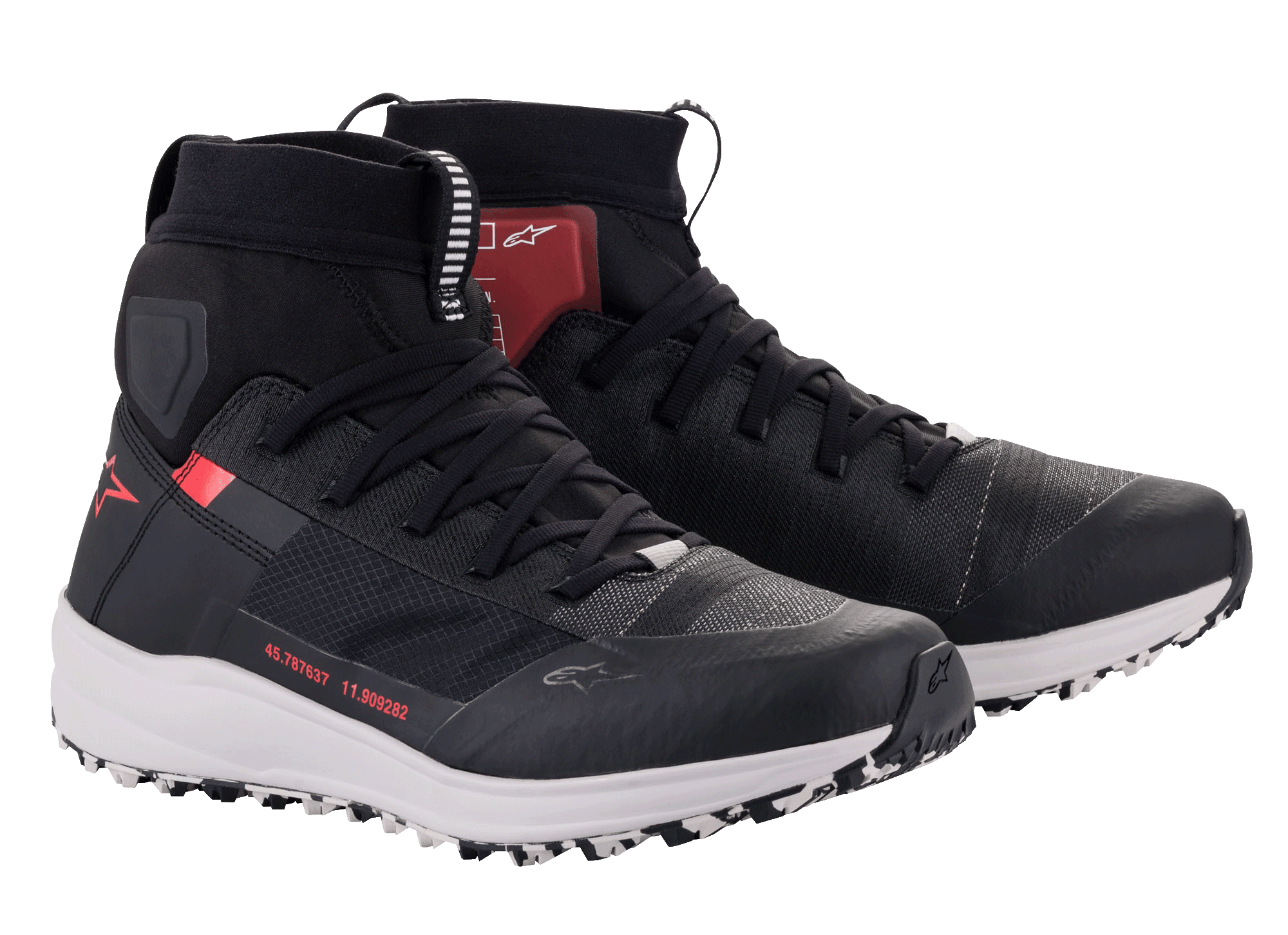Chaussures Alpinestars Speedforce, chaussures de moto montantes, noir, blanc et rouge, avec une silhouette de chaussure de running, tige en textile MATRYX, semelle intermédiaire blanche et logo Alpinestars rouge, chaussures urbaines techniques pour la route