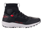Chaussures Alpinestars Speedforce, chaussures de moto, noir, blanc et rouge, vue de profil, silhouette de chaussure de running montante avec tige en textile MATRYX®, semelle intermédiaire blanche, logo étoile rouge sur le talon et coordonnées numériques rouges sur le côté, équipement de protection urbain