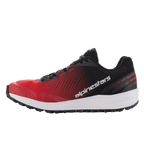Chaussures Alpinestars Meta Road V2, chaussures sportswear, dégradé rouge et noir avec semelle intermédiaire blanche, profil latéral avec marquage Alpinestars blanc, design athlétique léger pour un confort tout au long de la journée