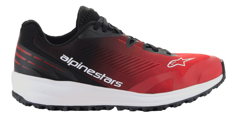 Chaussures Alpinestars Meta Road V2, chaussures sportswear, rouge, noir et blanc, vue de profil avec tige en mesh respirant, semelle intermédiaire blanche, semelle extérieure noire et logo Alpinestars sur le côté
