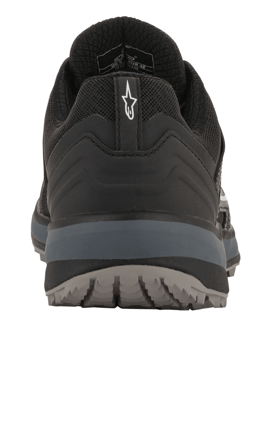 Chaussures Alpinestars Meta Trail, chaussures de course performantes, noir et gris foncé, vue arrière montrant la languette au talon avec logo Astar blanc, semelle intermédiaire gris foncé et semelle extérieure texturée, chaussures décontractées inspirées du sport automobile pour le paddock