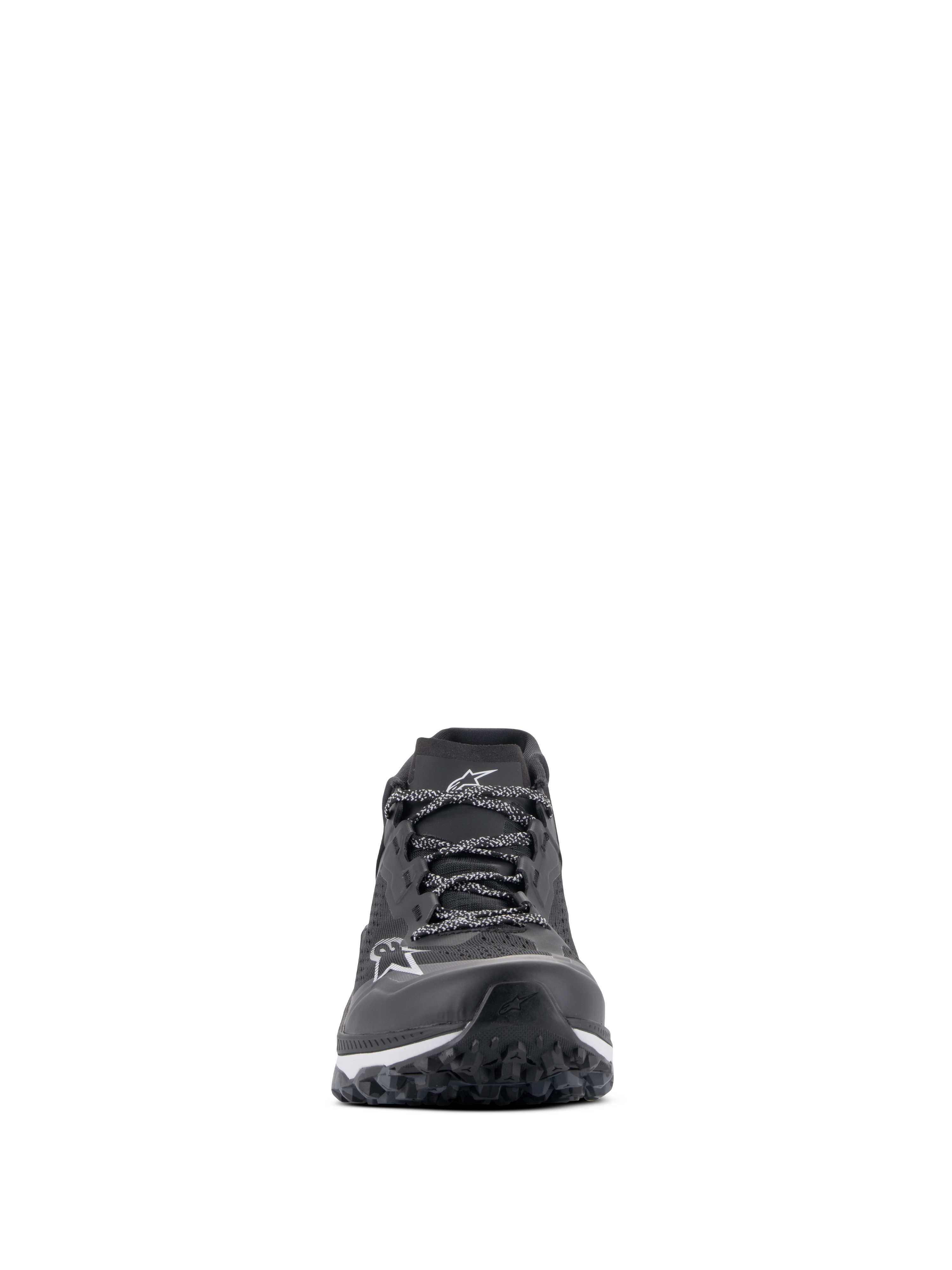 Chaussures Alpinestars Meta XR V2, chaussures de sport décontractées, noir, blanc et gris foncé, vue de face montrant la tige en maille technique, lacets à motifs, logo Alpinestars blanc sur le bout et semelle extérieure robuste conçue pour la traction et le confort