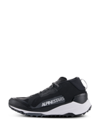 Chaussures Alpinestars Meta XR V2, chaussures de sport, noir, blanc et gris foncé, vue de profil avec tige en maille, semelle intermédiaire blanche et semelle extérieure robuste, logo Alpinestars blanc sur le panneau latéral.
