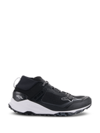 Chaussures Alpinestars Meta XR V2, chaussures sportswear, noir et blanc, tige en maille technique avec semelle intermédiaire blanche épaisse et semelle extérieure gris foncé robuste, design sport-décontracté avec col élastique et marquage Alpinestars