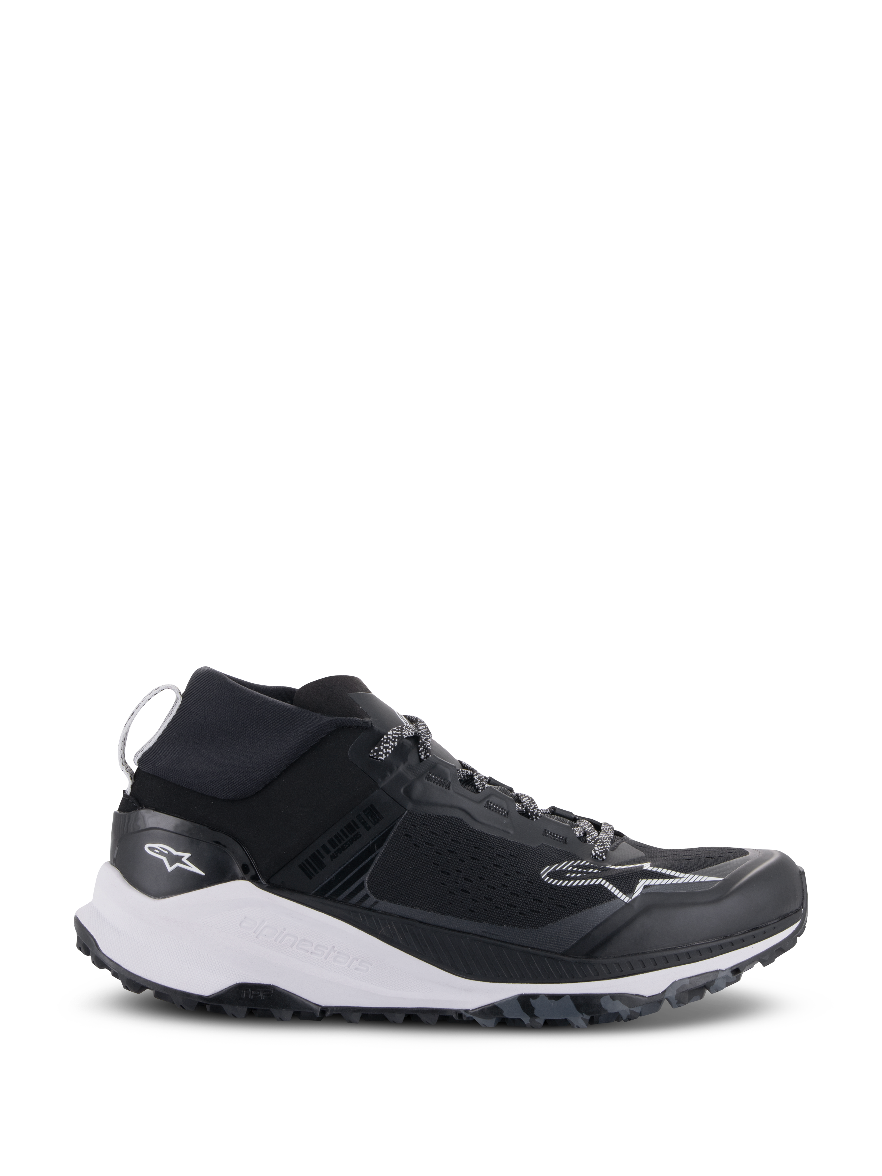 Chaussures Alpinestars Meta XR V2, chaussures sportswear, noir et blanc, tige en maille technique avec semelle intermédiaire blanche épaisse et semelle extérieure gris foncé robuste, design sport-décontracté avec col élastique et marquage Alpinestars