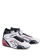 Chaussures Alpinestars Tech-1 T V3 FIA, chaussures de course automobile, blanc avec accents noirs et rouges, dotées d'une tige en cuir pleine fleur, d'une sangle de cheville réglable à bande auto-agrippante, de panneaux latéraux perforés avec le logo Astars et d'un design de course professionnel.