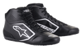 Alpinestars Tech-1 K Start V2, chaussures de karting, noires avec logo Alpinestars blanc, conception montante avec panneaux en microfibre perforée et semelles de course plates, look élégant inspiré du sport automobile