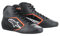 Chaussures Alpinestars Tech-1 K Start V2, chaussures de karting, noir asphalte et orange fluo, dotées d'une tige en microfibre perforée avec des accents orange vif, logo Astar blanc sur le côté et un design de course épuré à profil bas