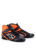 Alpinestars Tech-1 K V2, chaussures de karting noires et orange fluo, microfibre perforée respirante, fermeture velcro et lacets.