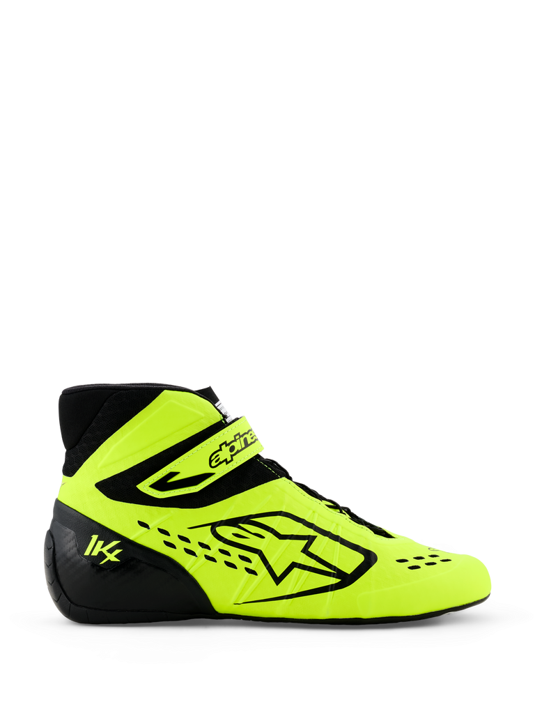 Chaussures de karting Alpinestars Tech-1 KX V3, jaune fluo et noir, vue de profil avec logo Alpinestars bien visible, sangle de cheville réglable et perforations découpées au laser pour la respirabilité, chaussures de sport automobile professionnelles.