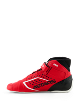Chaussures Alpinestars Tech-1 KX V3, chaussures de karting FIA, rouge et noir, vue de profil, dotées d'une construction thermo-soudée sans couture, de perforations découpées au laser, du marquage ASTARS noir et d'un design de course léger.