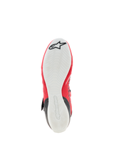 Alpinestars Tech-1 KX V3 Shoes - FIA, chaussures de karting, vue de dessous montrant la semelle extérieure fine en caoutchouc blanc, motif d'adhérence texturé pour la sensibilité aux pédales, bords supérieurs rouges, logo étoile Alpinestars noir sur le bout et marquage embossé sur le talon