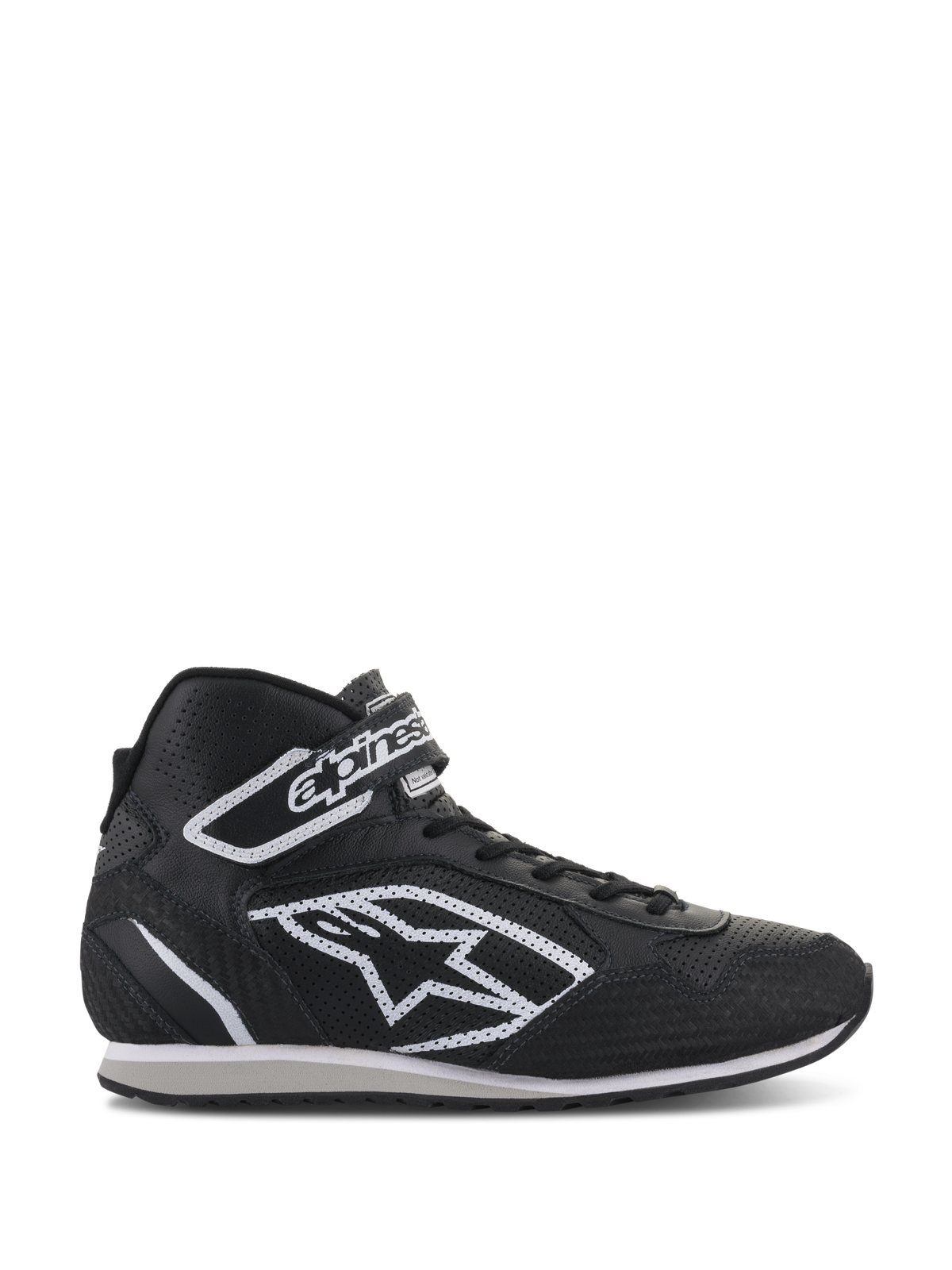 Chaussures Alpinestars Radar, chaussures professionnelles pour équipe de stand de course automobile, noir et blanc, tige en cuir perforé avec grand logo étoile blanc, design montant avec sangle de cheville Velcro et lacets, style durable inspiré du sport automobile