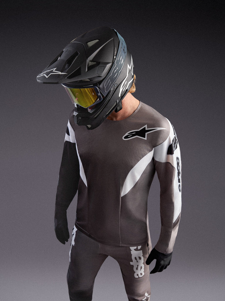 Maillot VTT A-Supra Elite Faded Gray, modèle micro-perforé léger avec graphismes racing et logo ASTARS.