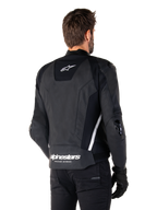 Veste en cuir Alpinestars Missile V3, vue de dos, noir et blanc, avec le logo étoile Alpinestars sur le haut du dos et le nom de la marque sur le bas du dos, sliders de protection aux coudes et aux épaules, équipement de course en cuir premium