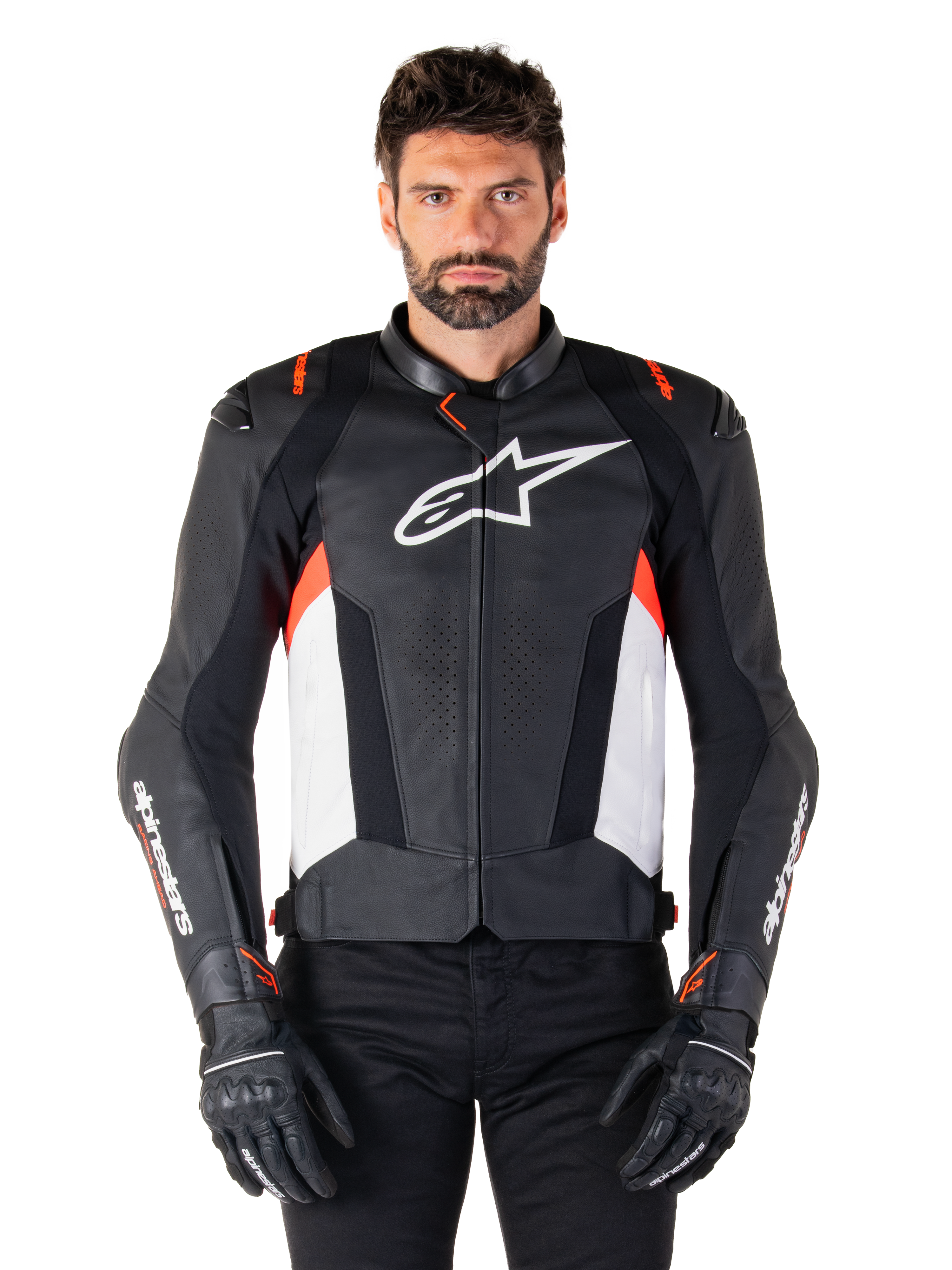 Veste en cuir Alpinestars Missile V3, noir, blanc et rouge fluo, veste de sport de course haut de gamme en cuir bovin, dotée d'un logo blanc sur la poitrine et du marquage Alpinestars sur les manches, portée avec des gants et un pantalon de moto noirs