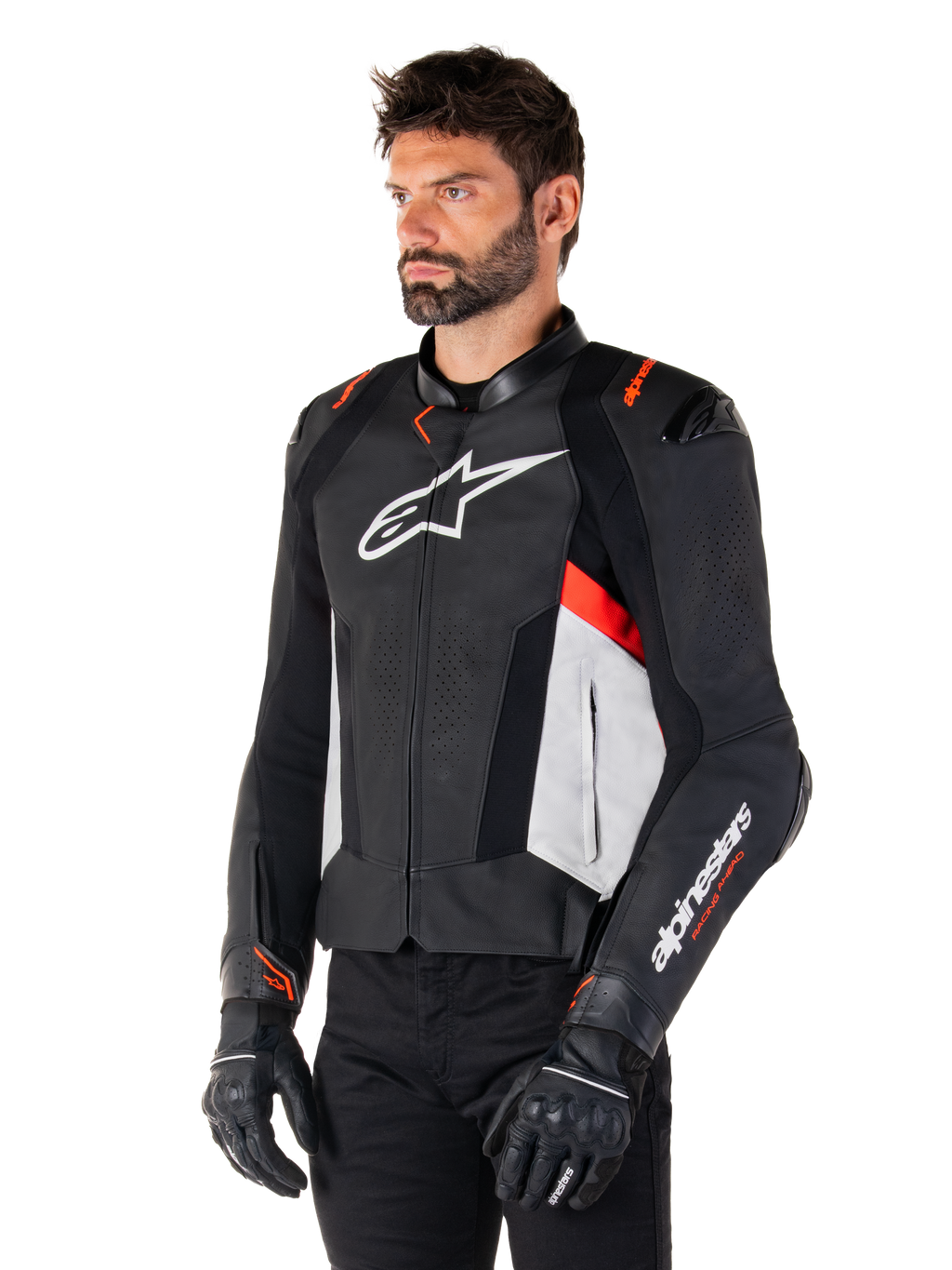 Veste en cuir Alpinestars Missile V3, noir, blanc et rouge fluo, veste de moto racing portée par un mannequin avec des gants et un pantalon noirs, dotée de panneaux en cuir perforé et d'un marquage Alpinestars distinctif