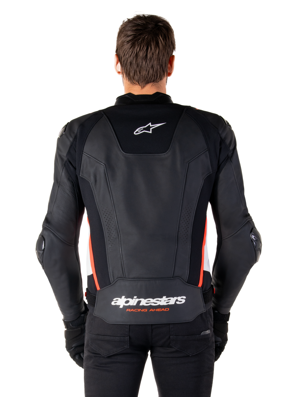 Veste en cuir Alpinestars Missile V3, vue de dos, cuir noir premium avec accents rouge fluo et blancs, arborant un logo étoile blanche sur le haut du dos et le logo Alpinestars sur le bas du dos, portée avec un pantalon et des gants noirs
