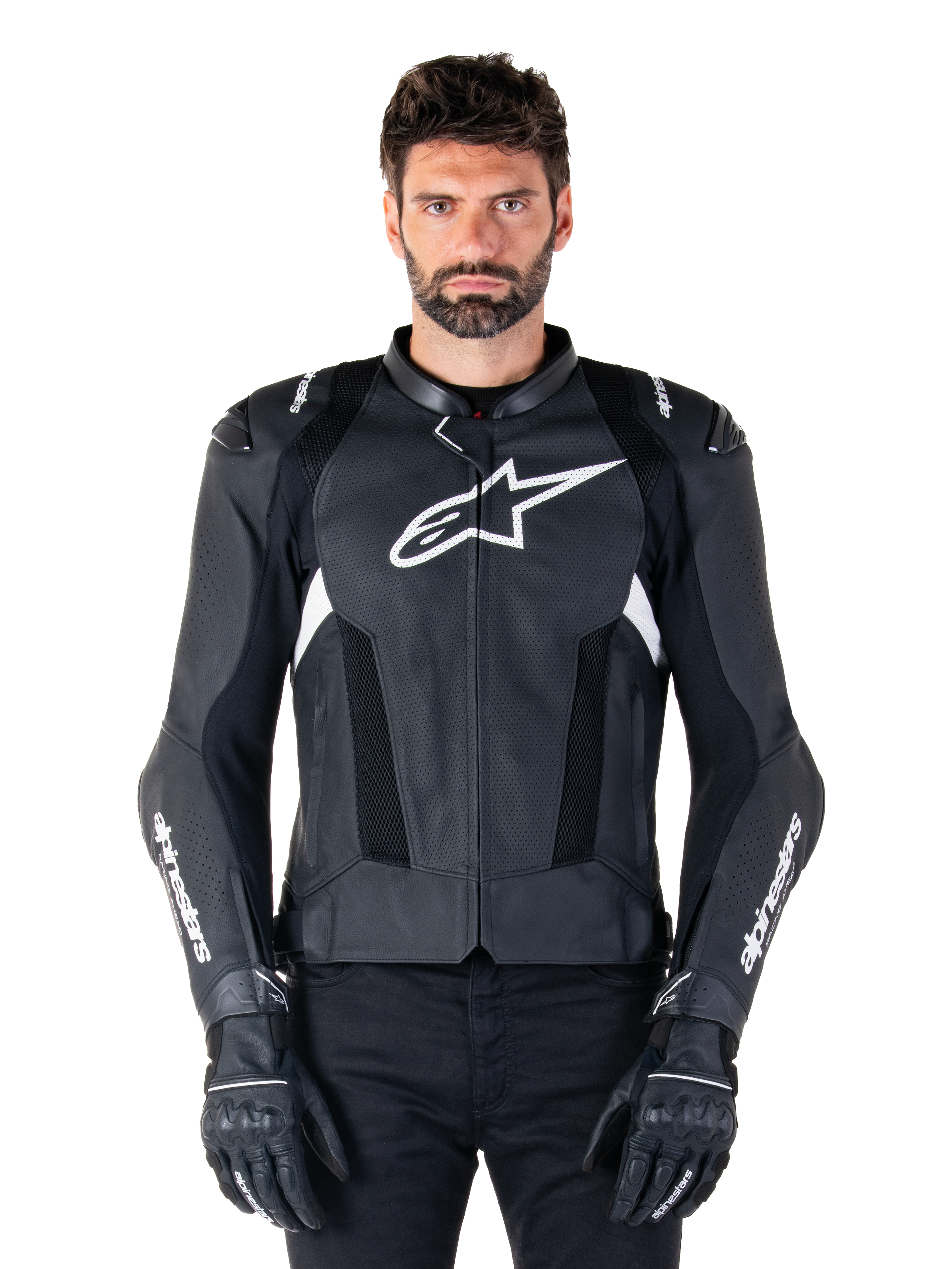Veste en cuir Alpinestars Missile V3 Airflow, noire et blanche, veste de moto de course avec panneaux de ventilation en cuir perforé, grand logo étoile blanc sur la poitrine, portée avec des gants assortis, design sportif et protecteur