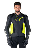 Veste en cuir Alpinestars Missile V3 Airflow, veste de moto sport racing, noir, jaune fluo et blanc, portée par un mannequin avec des gants de moto noirs, dotée de cuir perforé sur la poitrine, d'un logo jaune fluo éclatant et d'un marquage blanc sur les manches