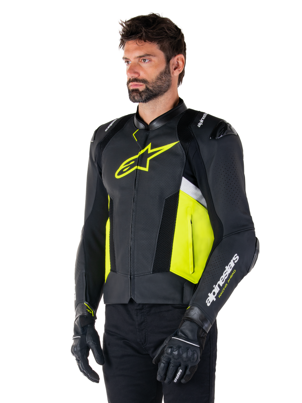 Modèle masculin portant la veste en cuir Alpinestars Missile V3 Airflow, noir avec détails jaune fluo et blancs, cuir perforé pour une ventilation maximale, logo jaune vif sur la poitrine, avec gants et pantalon noirs, équipement de moto racing de style sportif