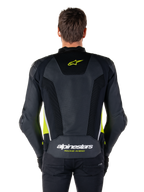 Veste en cuir Alpinestars Missile V3 Airflow, vue arrière, noir avec accents jaune fluo et blanc, larges panneaux en cuir perforé pour la ventilation, logos Alpinestars sur le haut et le bas du dos, veste de moto sport d'inspiration racing