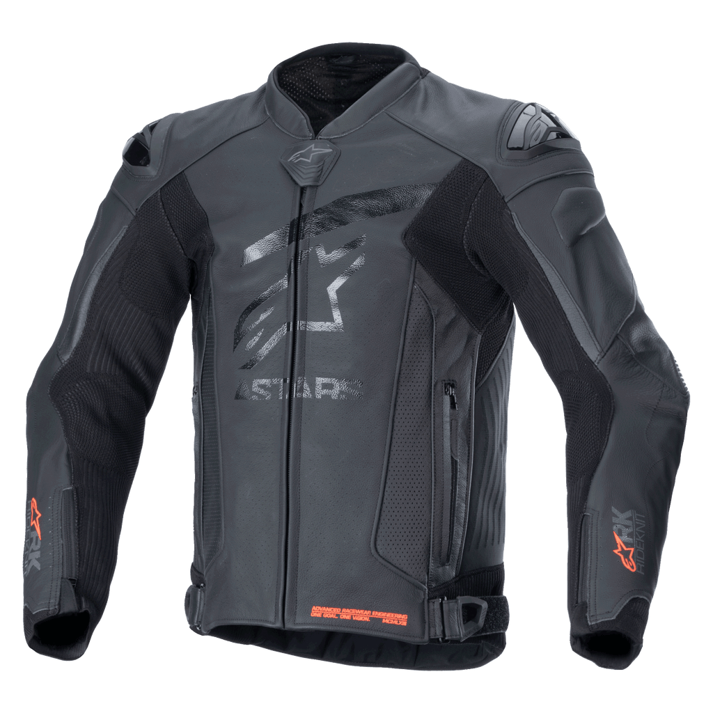 Veste en cuir Alpinestars GP Plus R V4 Rideknit, noir, veste de moto de course professionnelle, logo étoile ton sur ton sur la poitrine, accents Rideknit rouges aux poignets et à l'ourlet inférieur, panneaux de ventilation perforés, sliders d'épaule DFS, construction en cuir premium avec technologie RIDEKNIT intégrée