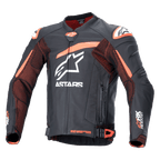 Veste en cuir Alpinestars GP Plus R V4 Rideknit, veste de moto de course noire et orange avec logos blancs, poitrine et bras perforés, accents orange sur les épaules, fermeture éclair frontale avec sangles de taille ajustables, design sportif durable