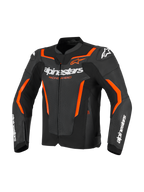 Veste en cuir Alpinestars GP Force V2 Air, Noir et Rouge Fluo, veste de moto en cuir perforé avec logo Alpinestars blanc sur la poitrine et les manches, accents orange vif et protections d'épaules intégrées, vue de face.