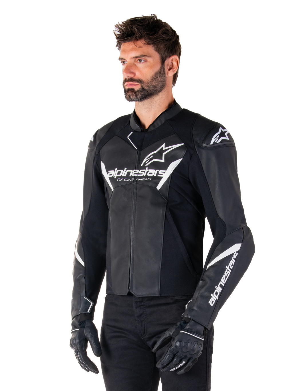 Veste en cuir Alpinestars Faster V3, veste de moto sport, noir et blanc, logo Alpinestars blanc proéminent et inscription « Racing Ahead » sur la poitrine, logos étoilés sur les épaules, construction en cuir premium avec panneaux extensibles, portée par un mannequin avec un pantalon et des gants noirs