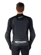 Veste en cuir Alpinestars Faster V3, veste de moto sport, noir avec logos blancs, vue de dos portée par un mannequin, arborant le logo Alpinestars sur le haut du dos et l'inscription « RACING AHEAD » sur le bas, construction en cuir premium avec panneaux extensibles ergonomiques.