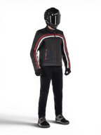 Alpinestars Veste en cuir Dyno, blouson de moto urbain pour homme, noire avec rayures rouge rubis et blanches, cuir de bovin, compatible Tech-Air, porté avec équipement complet.