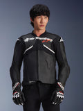 Veste en cuir Alpinestars Atem V5, veste de course de moto, noire avec des accents blancs et rouges, construction en cuir premium avec protections renforcées, portée avec des gants de course assortis