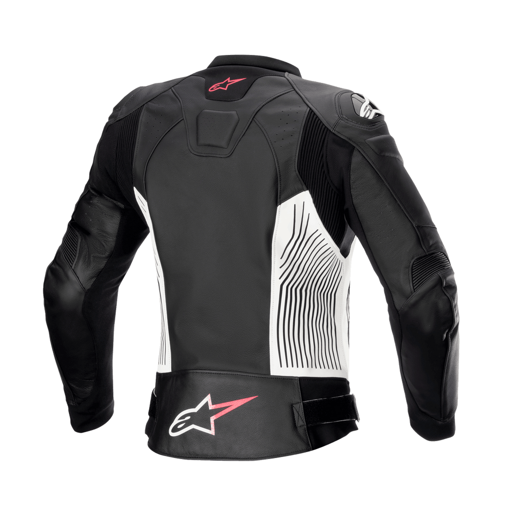 Veste en cuir Alpinestars Stella GP Plus V4 pour femme, noir, blanc et rose Diva, vue arrière, avec panneaux latéraux blancs et lignes graphiques noires, logos Alpinestars roses et blancs sur le haut et le bas du dos, et panneaux extensibles en accordéon pour une mobilité accrue.