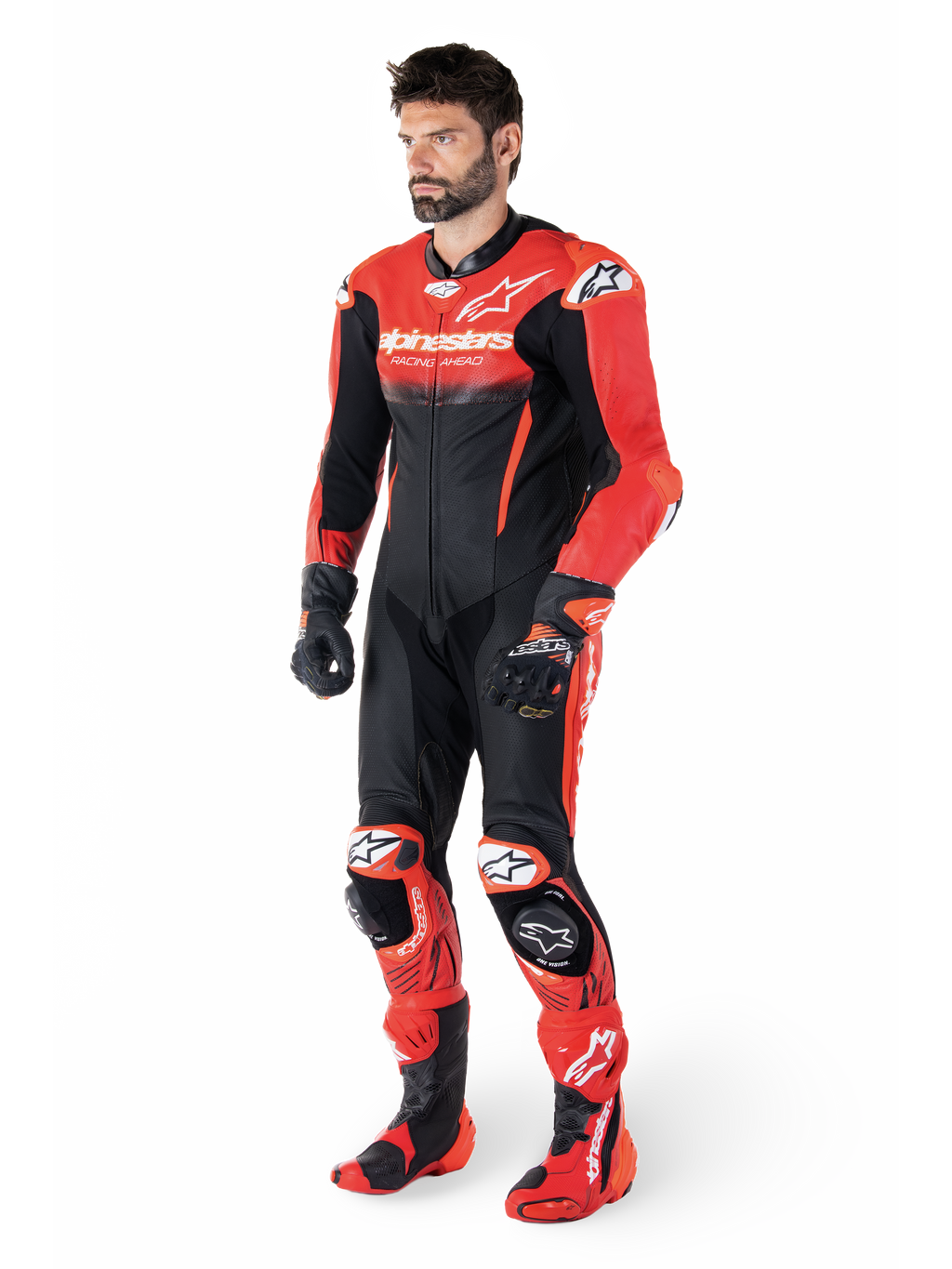 Alpinestars GP-R7, combinaison en cuir 1 pièce noire et rouge, cuir bovin perforé, compatible Tech-Air, sur mannequin.