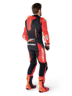 Alpinestars GP-R7 1 Pièce, combinaison en cuir de course moto, noire et rouge, vue arrière avec bosse aérodynamique.