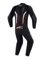 Combinaison en cuir Alpinestars GP Force V2 1 pièce, vue arrière, Noir Blanc et Rouge Fluo, dotée d'une bosse aérodynamique, de panneaux en cuir perforé pour la ventilation et du marquage Tech-Air Ready au bas du dos, équipement professionnel de course moto.