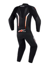 Combinaison en cuir Alpinestars GP Force V2 1 pièce, vue arrière, Noir Blanc et Rouge Fluo, dotée d'une bosse aérodynamique, de panneaux en cuir perforé pour la ventilation et du marquage Tech-Air Ready au bas du dos, équipement professionnel de course moto.