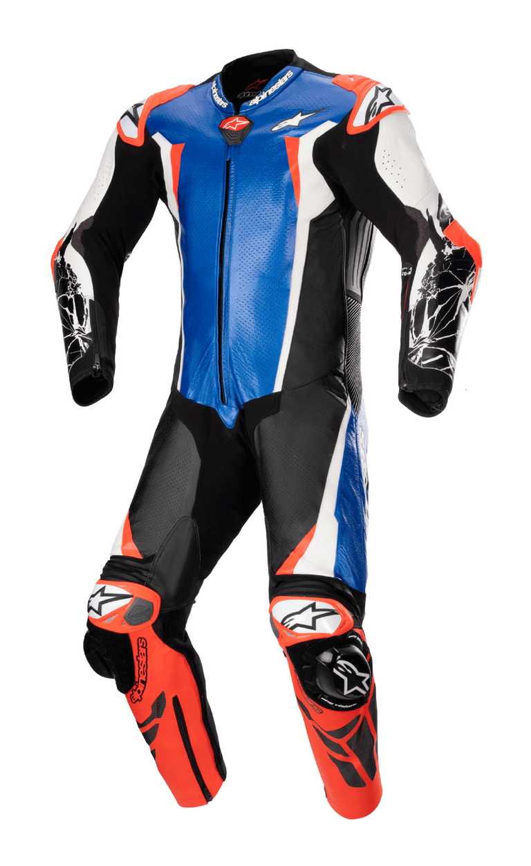 Alpinestars Racing Absolute V2 One Piece Leather Suit, bleu métallisé, noir, blanc et rouge fluo, combinaison de course moto professionnelle en cuir de kangourou, avec sliders externes GP DFS aux épaules et aux genoux, et panneaux perforés pour la performance sur piste.