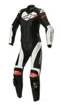 Alpinestars Stella GP Plus, combinaison de course deux pièces en cuir pour femme, noire avec accents blancs et rouge vif, construction en cuir deux pièces avec profil aérodynamique, protections d'épaules DFS Lite, sliders de genoux et panneaux extensibles pour une coupe féminine spécifique