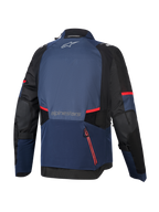 Veste Alpinestars Andes V4 Drystar®, vue arrière, Night Navy Mood Indigo et noir, avec accents de fermetures éclair et bandes rouges, grand compartiment arrière imperméable, logo Alpinestars en haut et en bas du dos, veste de touring aventure en textile technique.