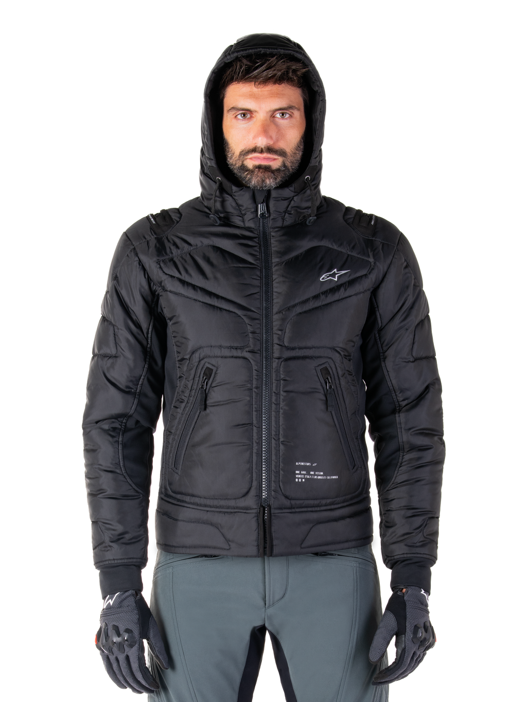 Veste Alpinestars Mohobbs Waterproof, blouson de moto aviateur matelassé noir, modèle à capuche avec logo étoile blanc sur la poitrine, fermeture éclair centrale, style streetwear urbain pour motards