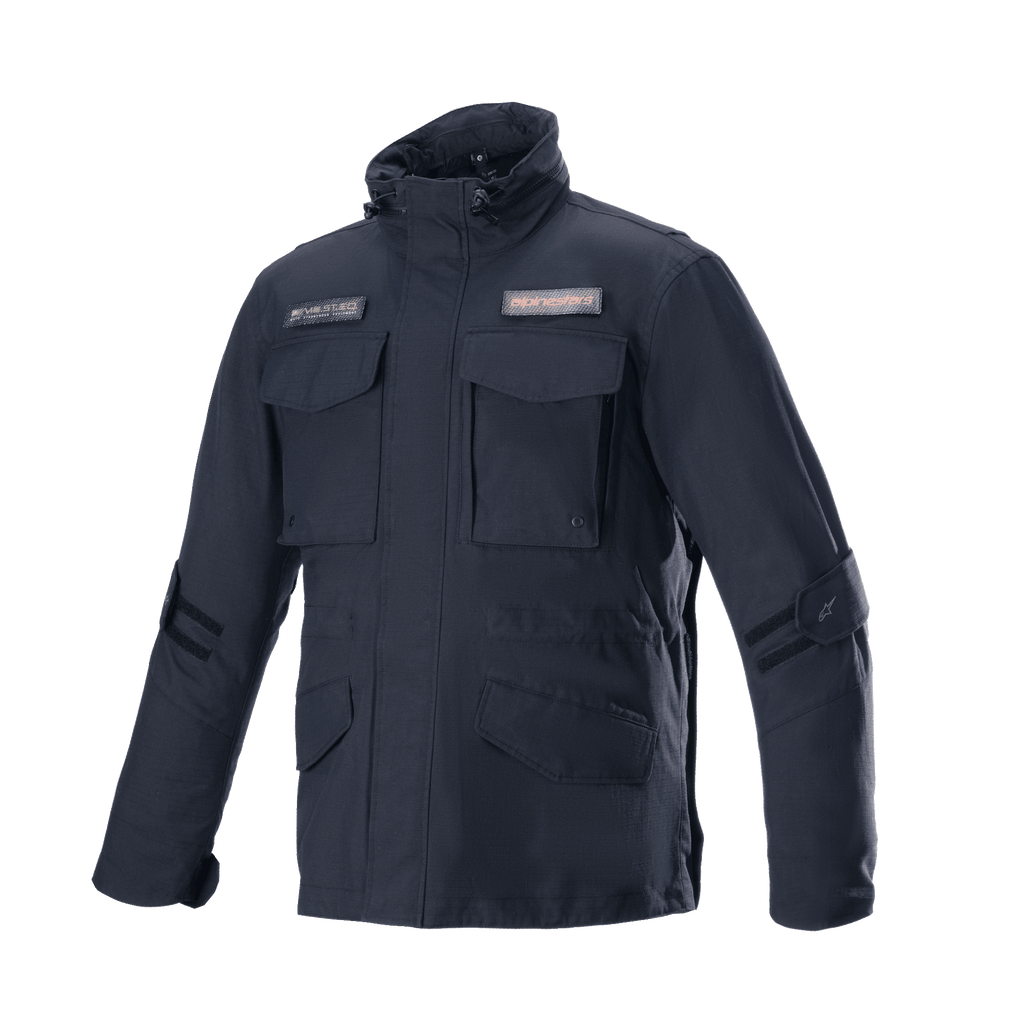 Alpinestars MO.ST.EQ Field Waterproof Primaloft Jacket, veste de moto urbaine, noir, style Field Jacket, quatre poches avant à rabat, col montant avec cordons de serrage, construction en Ripstop durable avec patchs logo