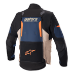 Veste Alpinestars Halo Drystar®, veste de moto d'aventure touring, vue arrière, bleu foncé, kaki foncé et orange vif, dotée d'un grand panneau de ventilation arrière, du logo « astars ADVENTURE TECH » et d'une poche au bas du dos avec un logo étoile orange.