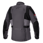 Veste Alpinestars Monteira Drystar® XF, veste de moto Adventure Touring, gris foncé et gris goudron avec accents rouge vif, vue arrière montrant la poche utilitaire arrière, les sangles de réglage à la taille et les panneaux noirs renforcés aux épaules et aux coudes, avec le logo Astars sur le haut du dos.