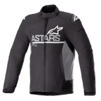 Veste Alpinestars SMX Waterproof Jacket, veste de moto, noire avec panneaux latéraux gris foncé, logo ASTARS blanc sur la poitrine et logos étoilés sur les épaules, construction en textile et softshell, fermeture éclair frontale, col haut et poignets velcro ajustables