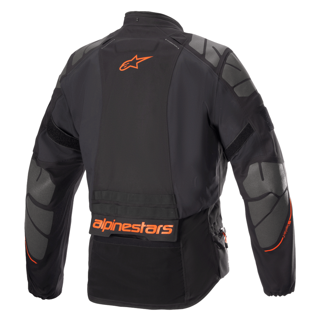 Veste Alpinestars AMT-10R Drystar® XF, veste de moto d'aventure, noire avec logo Alpinestars orange et panneaux Superfabric gris sur les épaules et les coudes, vue arrière, équipement technique de conduite multi-saison
