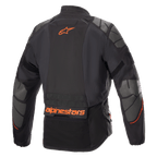 Veste Alpinestars AMT-10R Drystar® XF, veste de moto d'aventure, noire avec logo Alpinestars orange et panneaux Superfabric gris sur les épaules et les coudes, vue arrière, équipement technique de conduite multi-saison